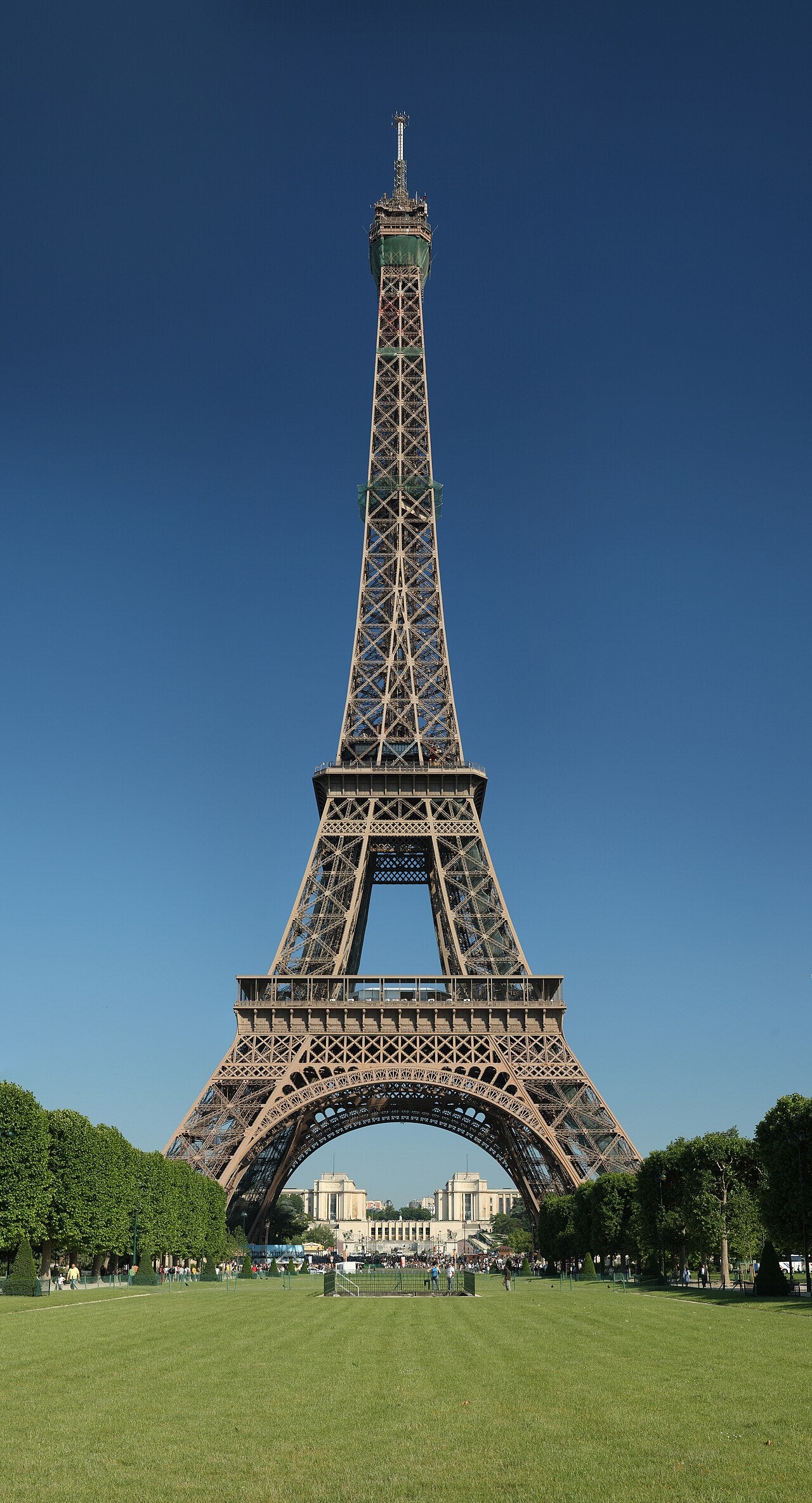Torre Eiffel vista do Champ de Mars, Paris