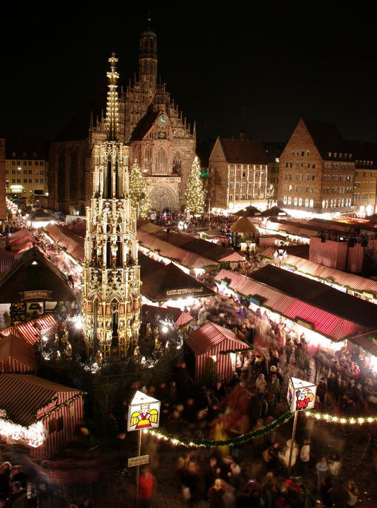 Christkindlesmarkt de Nuremberg iluminado à noite